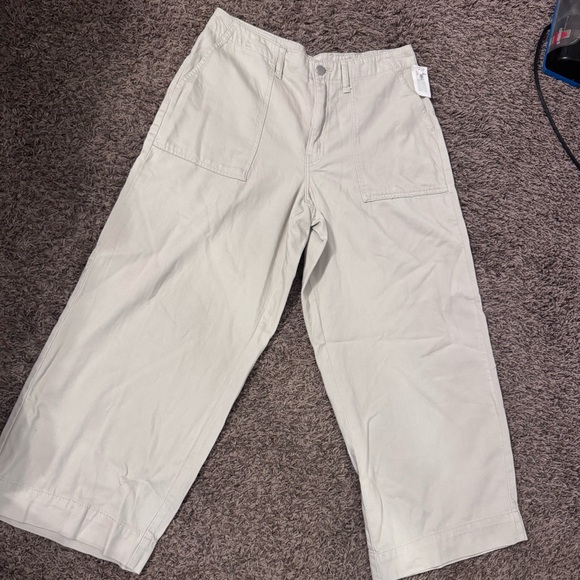 Casual White Tee and Beige Wide-Leg Pants - Picture 2 of 7